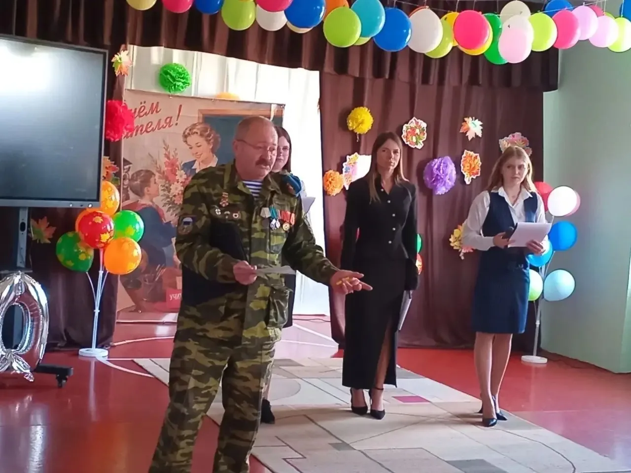 ‎Донецкие коммунисты отметили 90-летие школы