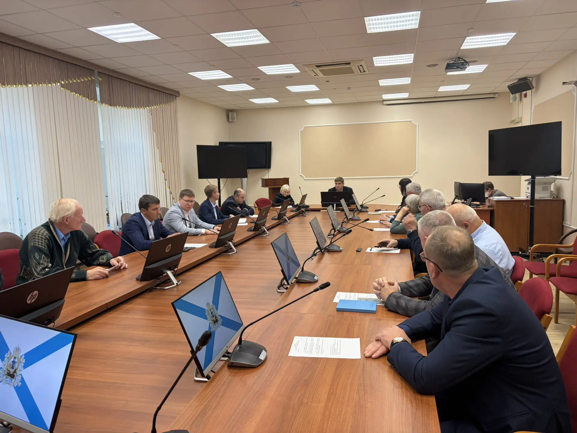 📌 В Архангельске прошло заседание общественного совета министерства транспорта региона...