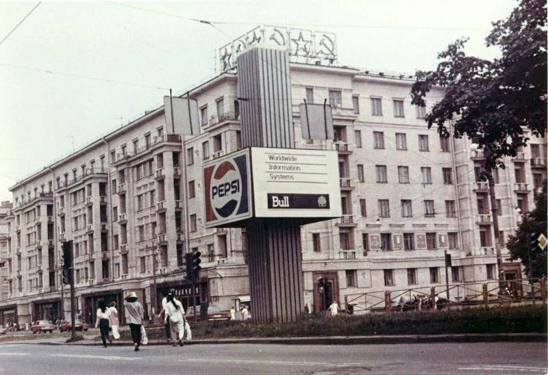 Реклама Pepsi на Московском проспекте.