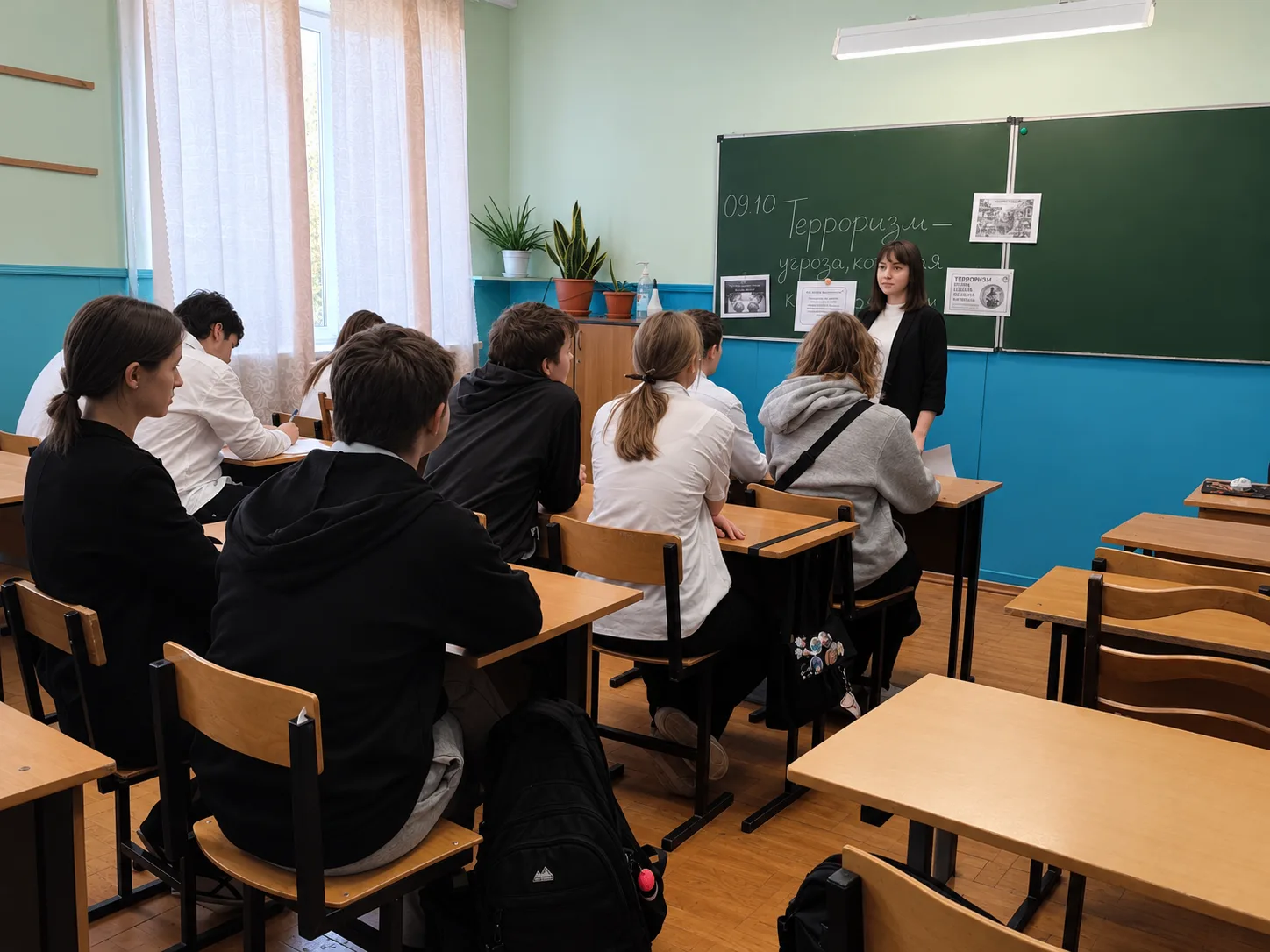 🛡️ 9 октября на отделении туризма и сферы услуг для всех групп прошёл важный и актуаль...