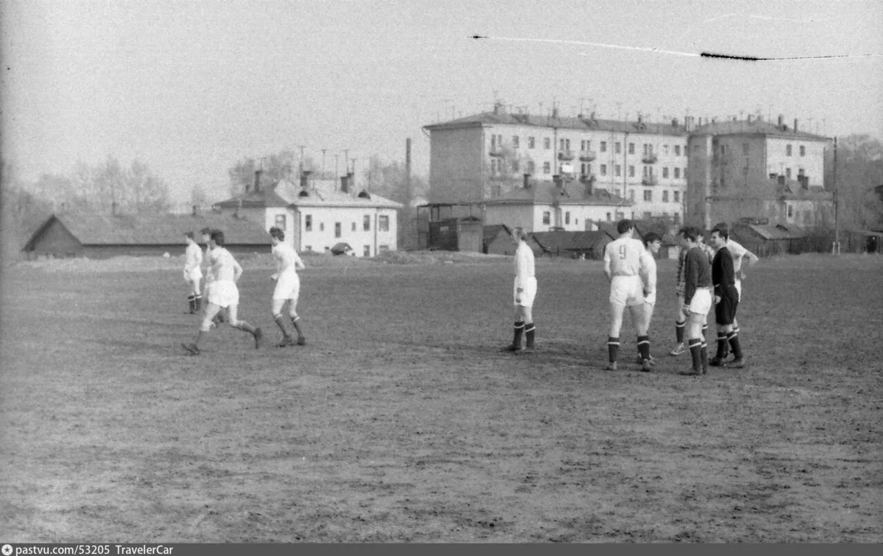 Стадион _Искра_ Футбольная команда от МЭЛЗ