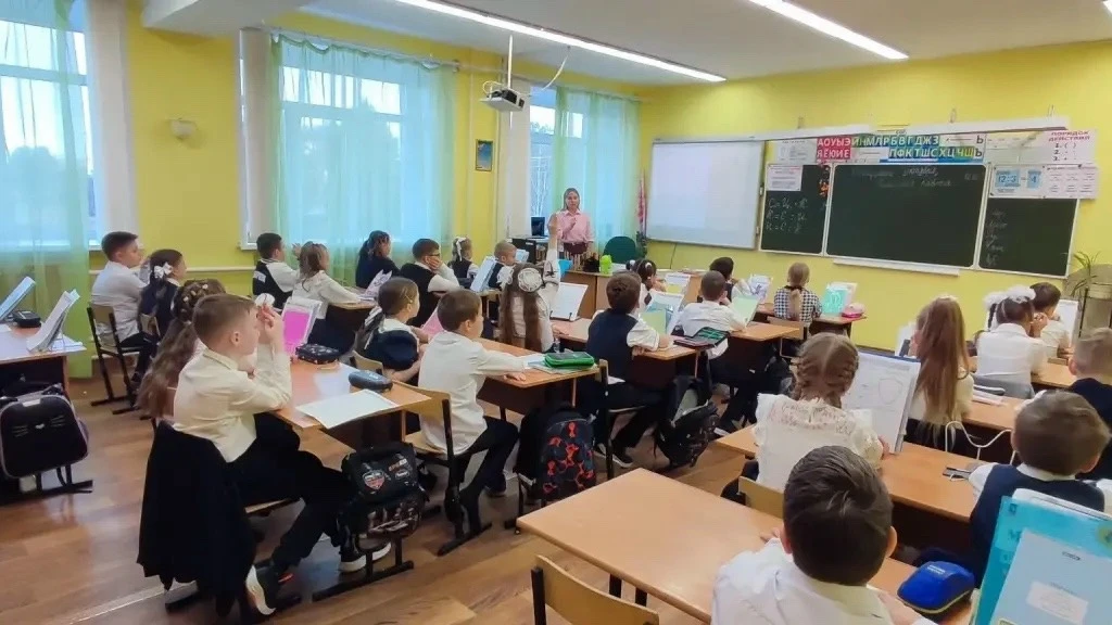 ✅ Как сделать школу местом, где каждому спокойно и безопасно? Вместе с ребятами мы нашл...