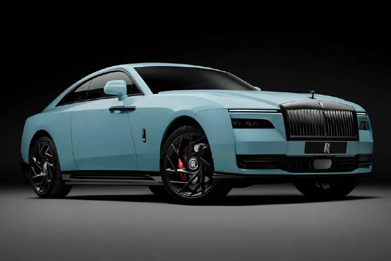 Обновленная версия купе Rolls-Royce Spectre представлена под названием "Series II".