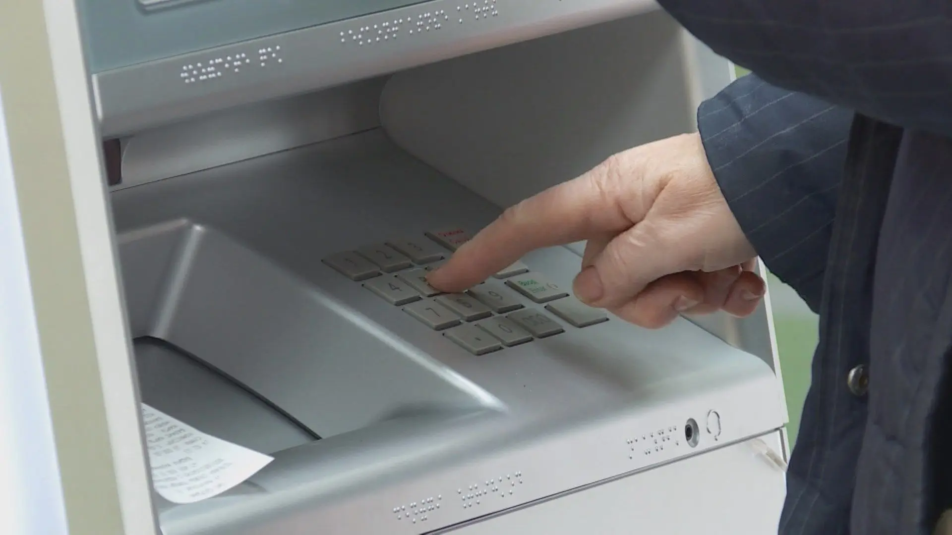 По счетам молодой костромички мошенники провели более 4 миллионов рублей