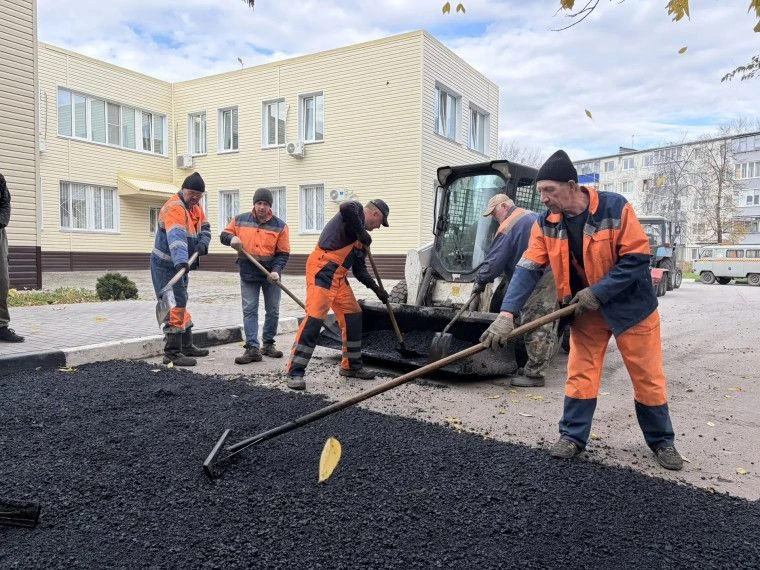 За 15 октября ульяновские дорожники уложили свыше 1800 квадратных метров асфальта