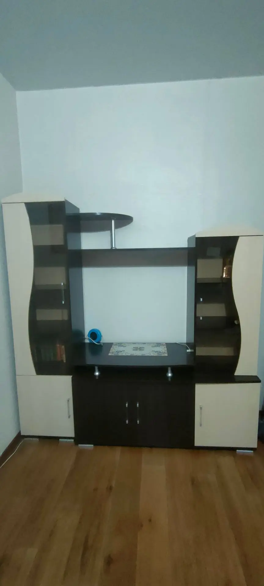 Продам горку под ТВ ,размер 180*180,в хорошем состоянии,цена 7 000 р, т.89145650922