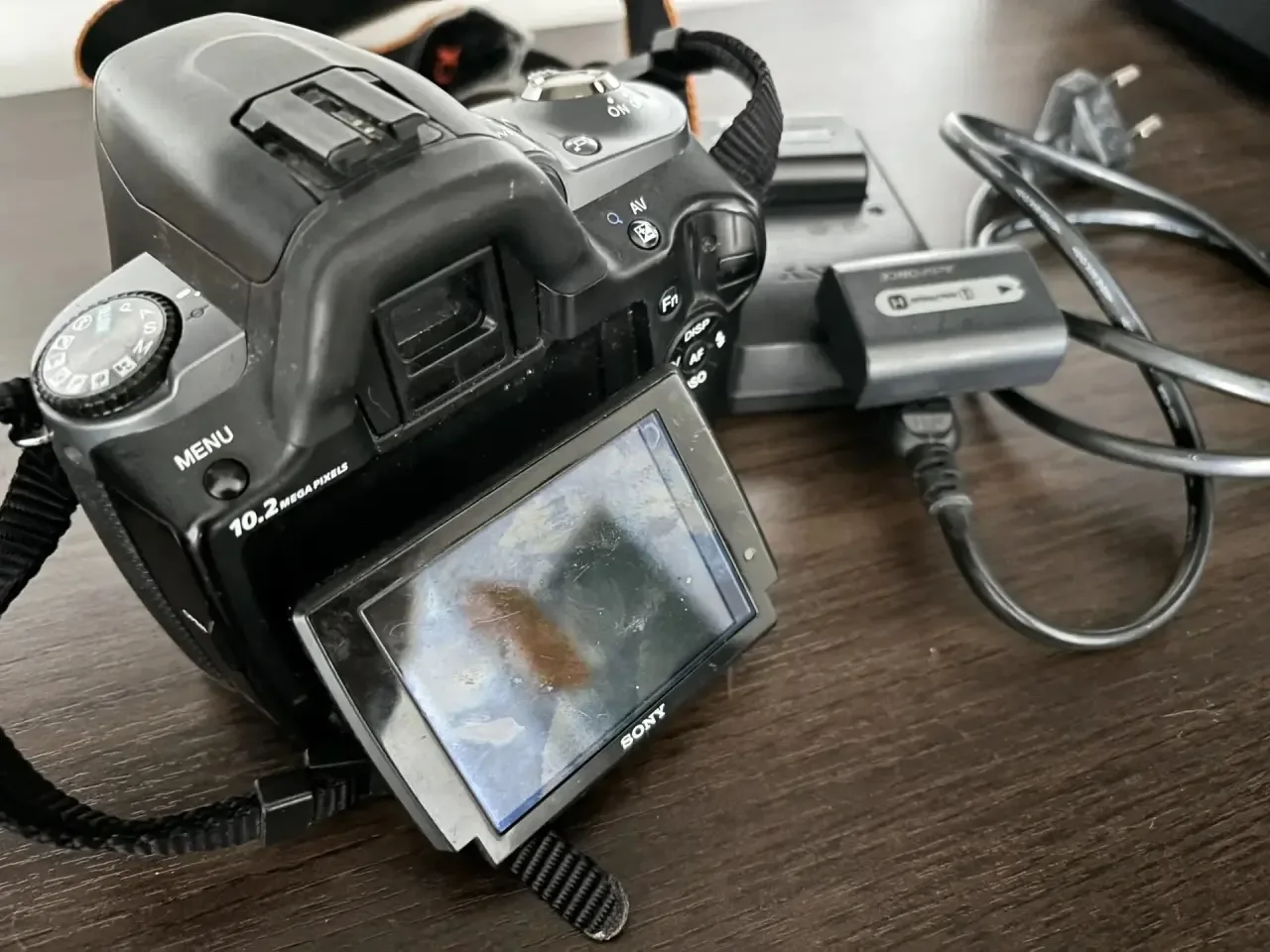 Продам фотоаппарат (body, без объектива). Матрица: APS-C CCD, 10,2 эффективных мегапикс...
