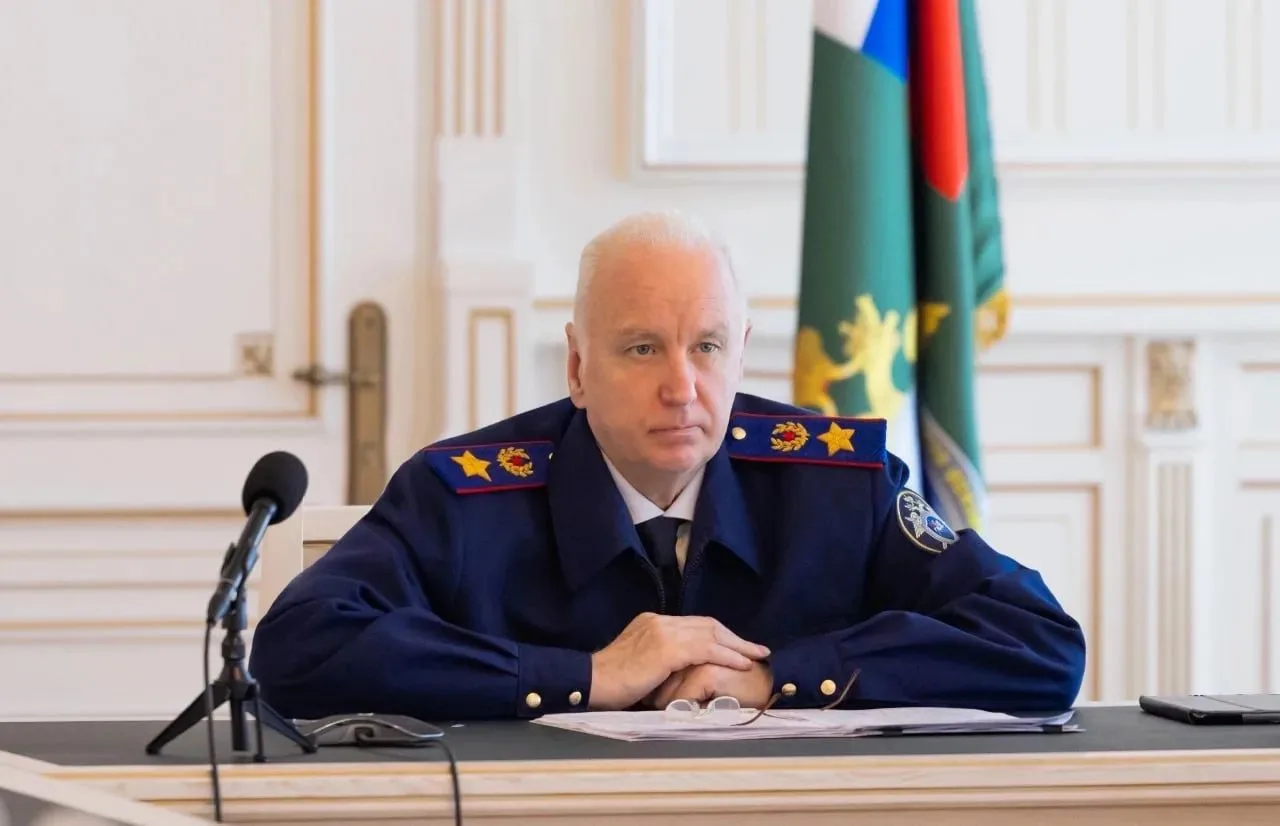 В поселке Силикатном толпа местных жителей жестоко избила мужчину - пострадавший пережи...