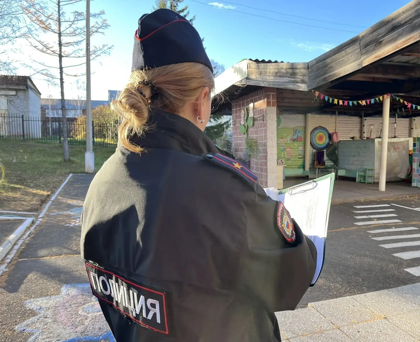 В Братске сотрудники полиции устанавливают обстоятельства инцидента в одном из детских ...