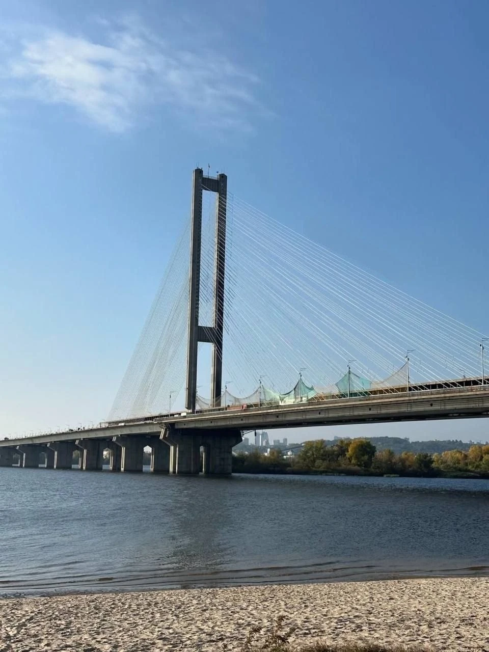 Хохлы соорудили непреодолимую защиту Южного моста в Киеве от дронов. И попросили у Евро...