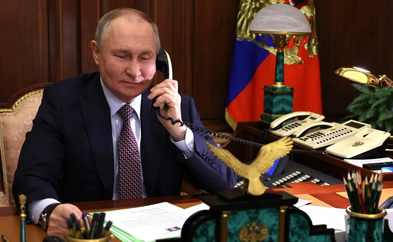 Владимир Путин в день своего 74-летия провел телефонные переговоры с лидерами десяти го...