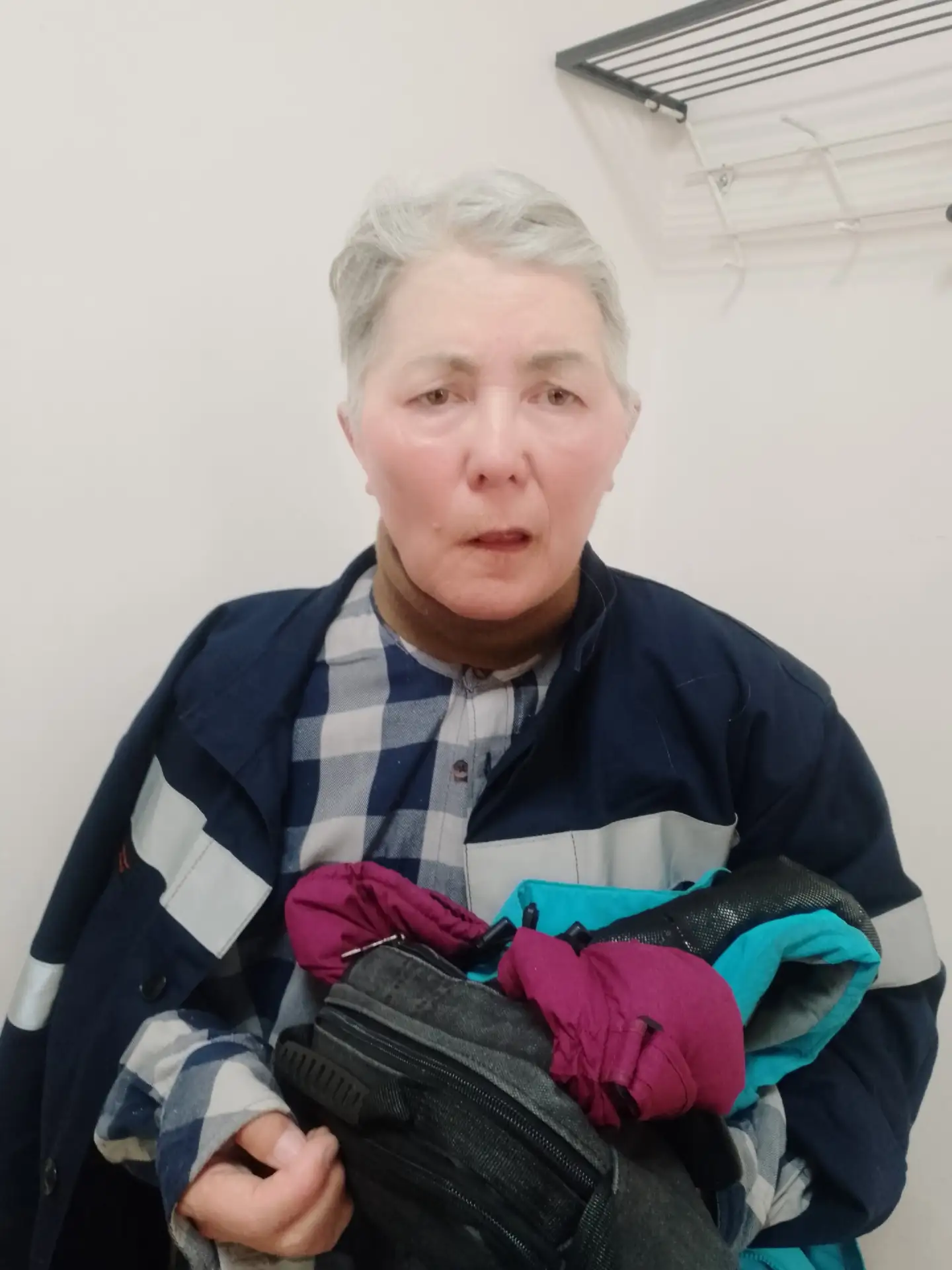 Чей родственник? Находится во 2 гор больнице в приемном покое терапии, без документов, ...