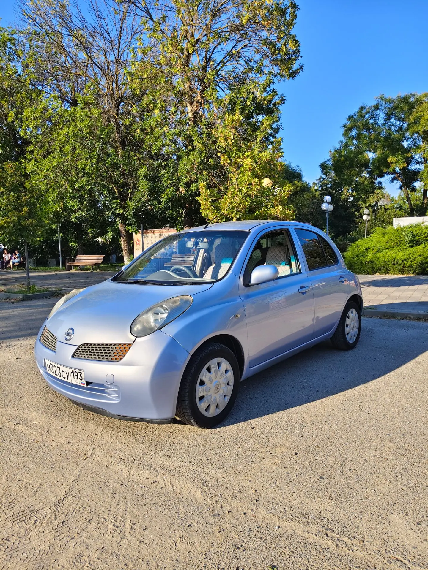 Продаю Nissan March 2004 — надёжный городской хэтчбек, сел и поехал.