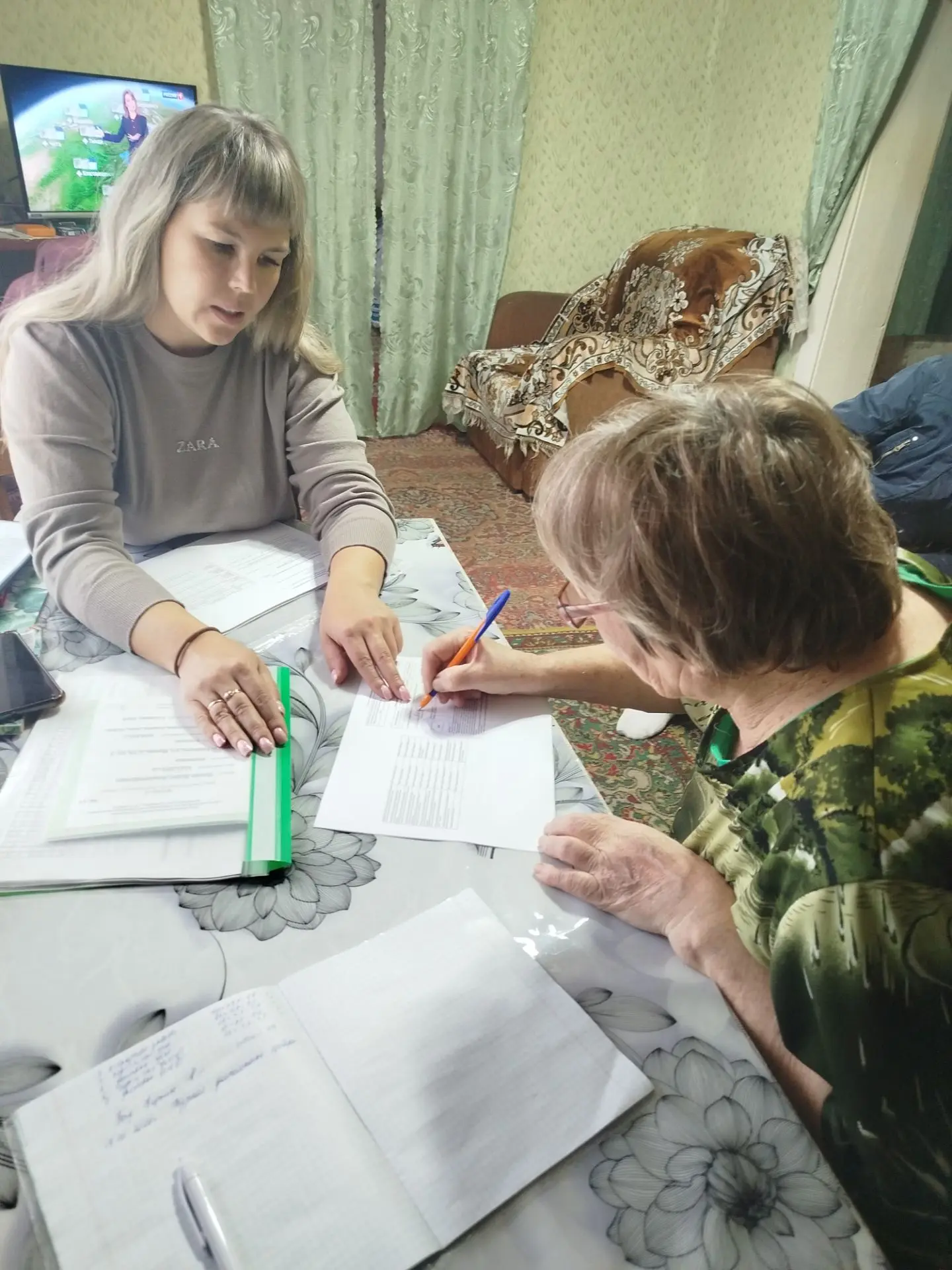 Специалисты КЦСОН Крапивинского округа продолжают плановую работу в отдаленных территор...