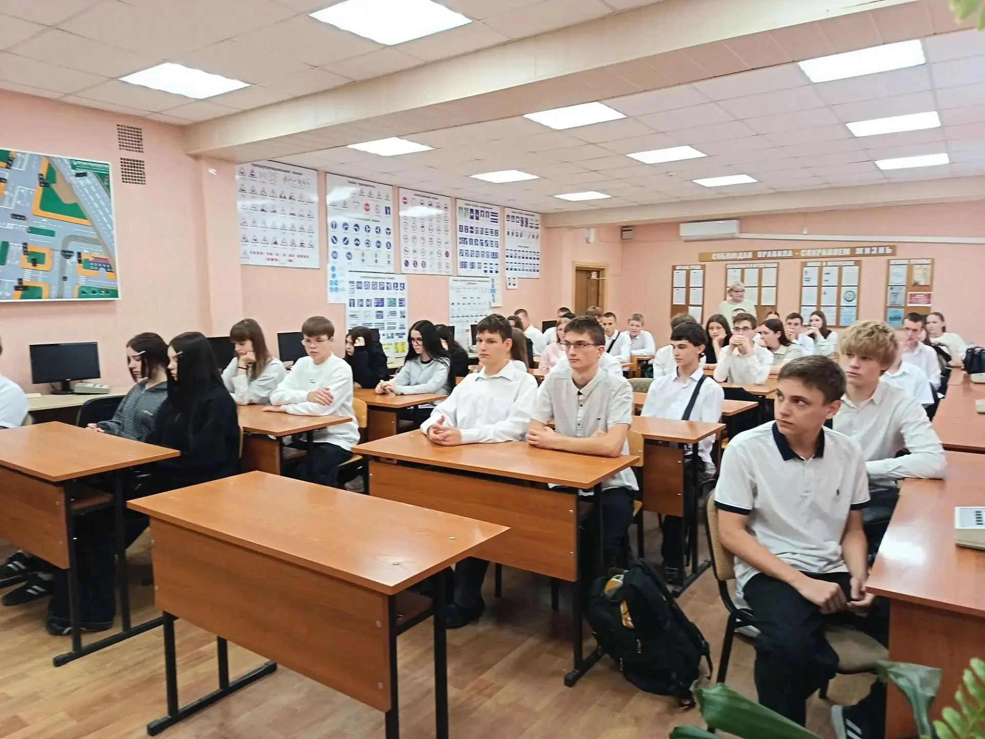 ВНЕУРОЧНЫЕ ЗАНЯТИЯ ПРОВОДИТ СПЕЦИАЛИСТ УНК УМВД РОССИИ ПО ЛИПЕЦКОЙ ОБЛАСТИ