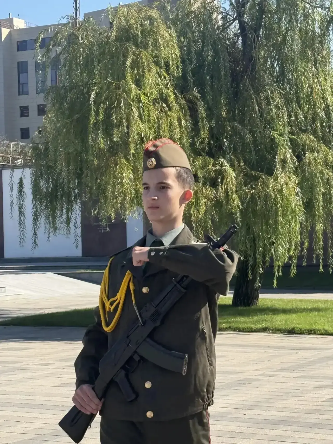 Мы продолжаем знакомится с ребятами, несущими Почётную Вахту Памяти🇷🇺.