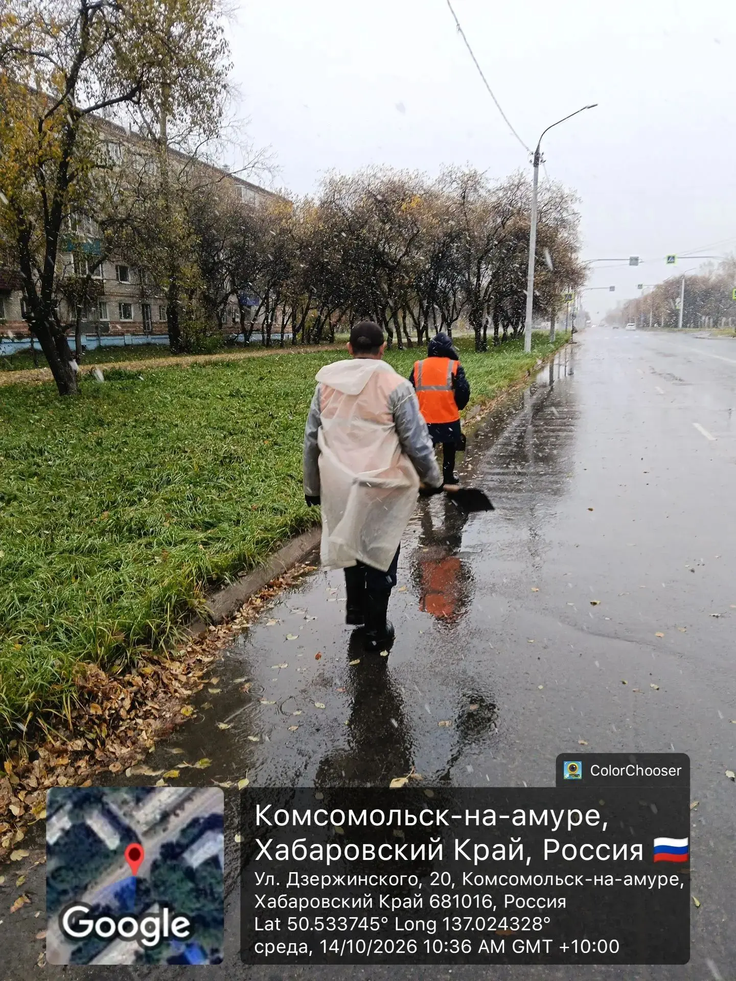 Несмотря на непогоду коммунальщики продолжают ежедневно выходить на улицы города для их...
