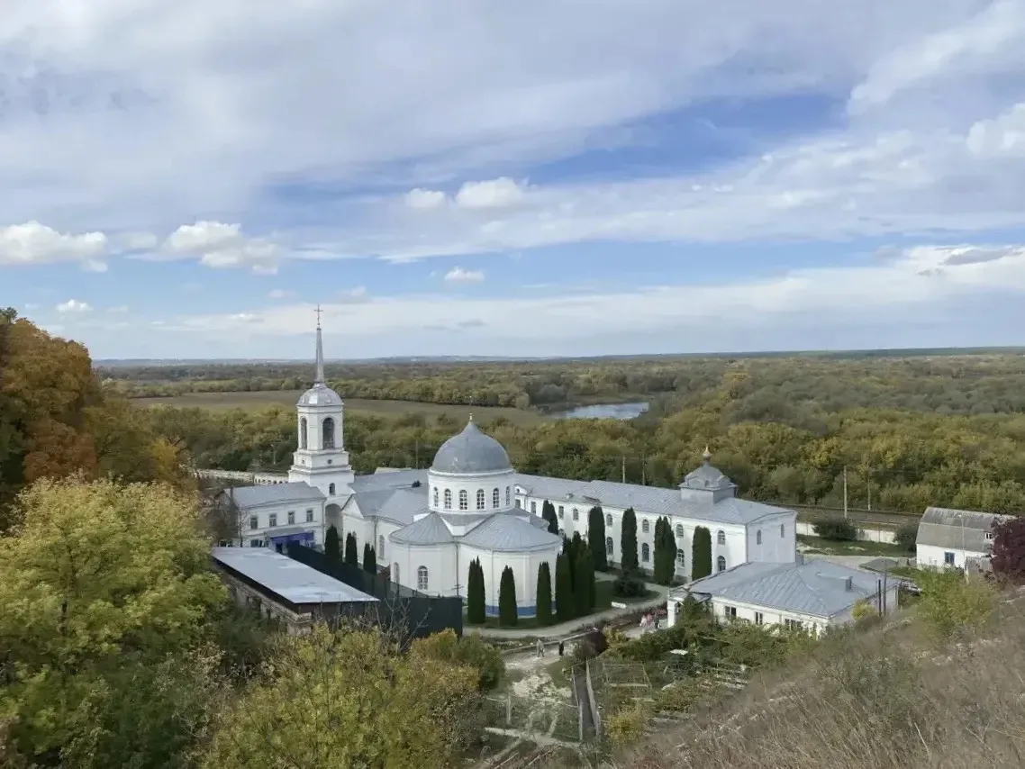 🌲🍁 Туристическое агентство «Презент» организовало поездку в Дивногорье для студентов ...