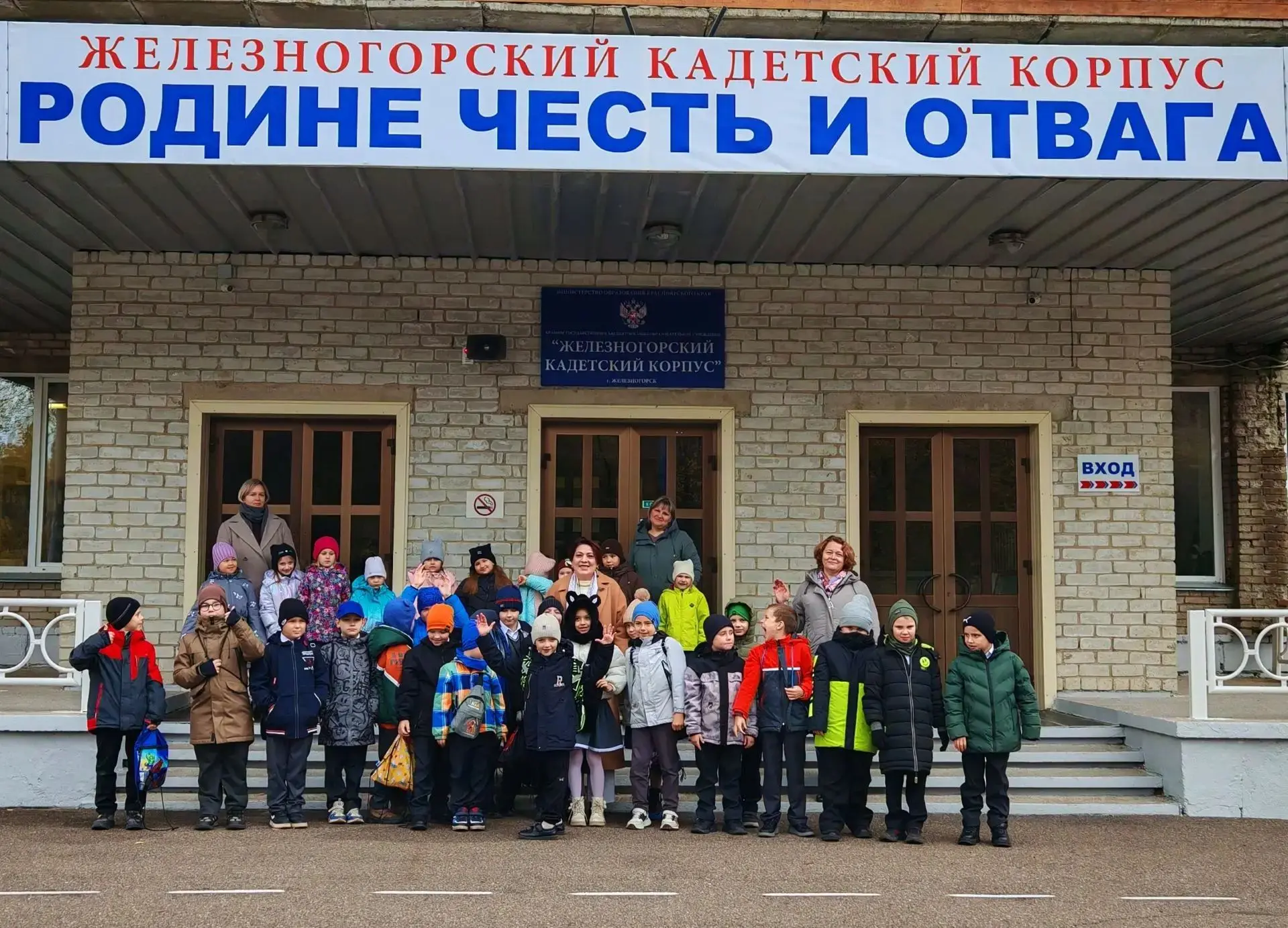 Сегодня наши кадеты и мариинцы с визитом в Железногорском кадетском корпусе! Ребята поп...