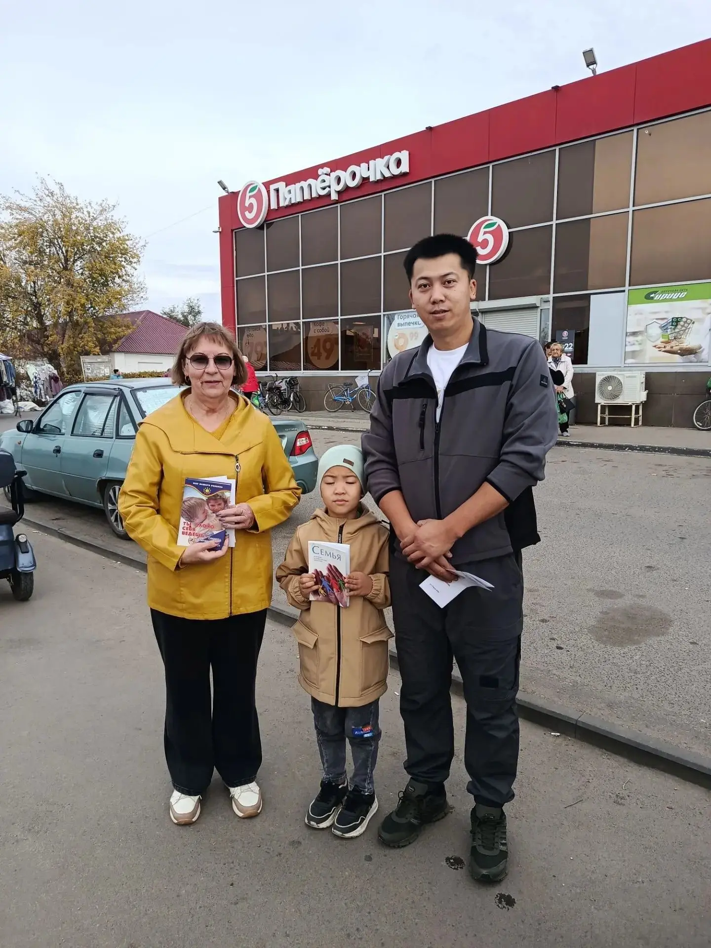 #РовенскаяЦентральнаябиблиотека #День_Отца #Уличная_Акция #Отцовство_Дар_и_Долг        ...