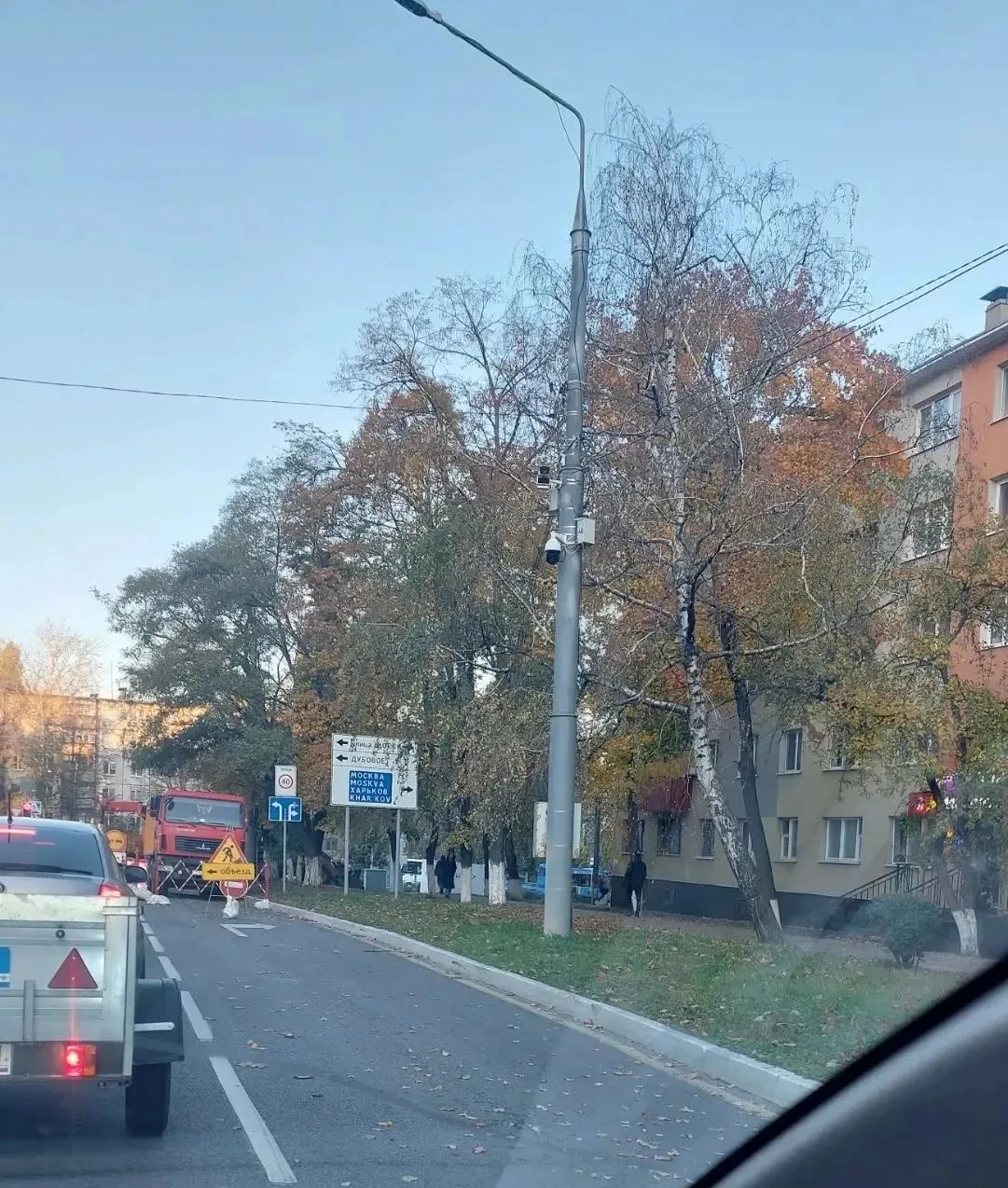 На Костюкова идет ремонт ливневки. Движение затруднено.