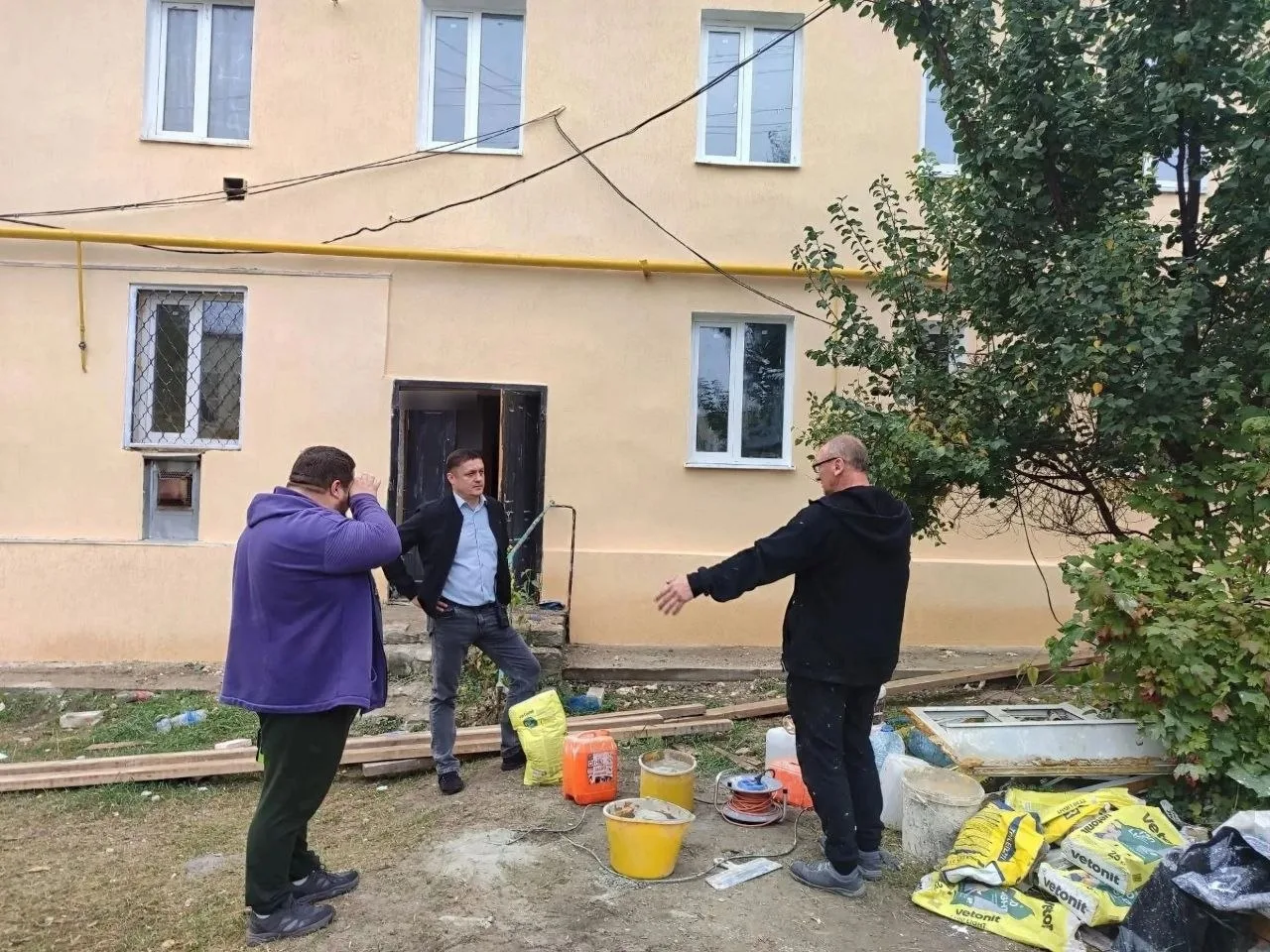 🏠🏗 В Кременной проверили ремонт жилых домов
