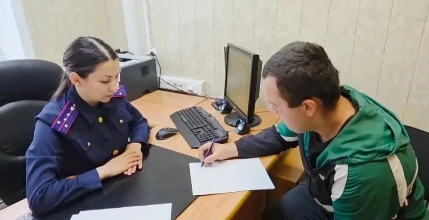 Спустя 8 долгих лет 22‑летний сирота из Воронежской области наконец получил положенное ...