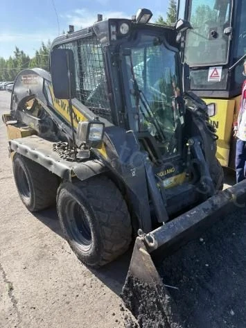 ** На аукционе предлагается трактор New Holland L225 2019 г.в. в Пермском регионе. Техн...