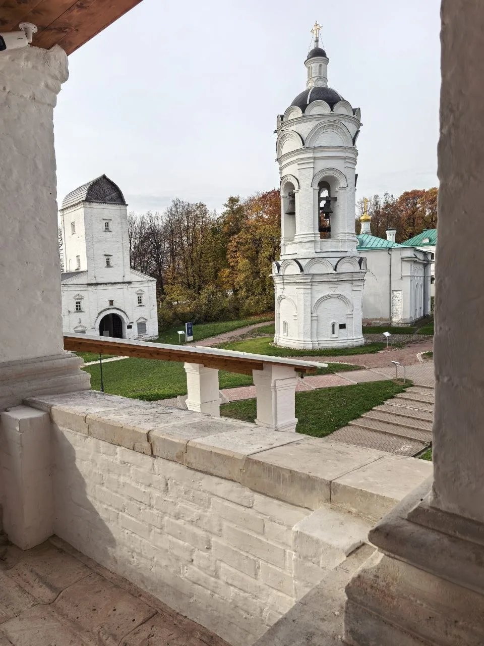 Ох какая красота и благодать сейчас в Коломенском! Снимали храм Иоанна Предтечи 1529 го...