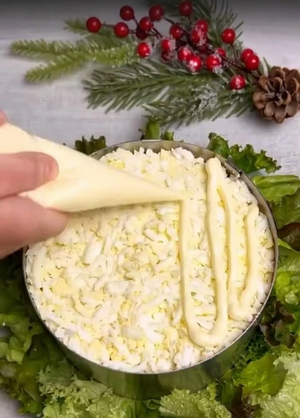 САЛАТ С АНАНАСОМ И КУРИНОЙ ГРУДКОЙ