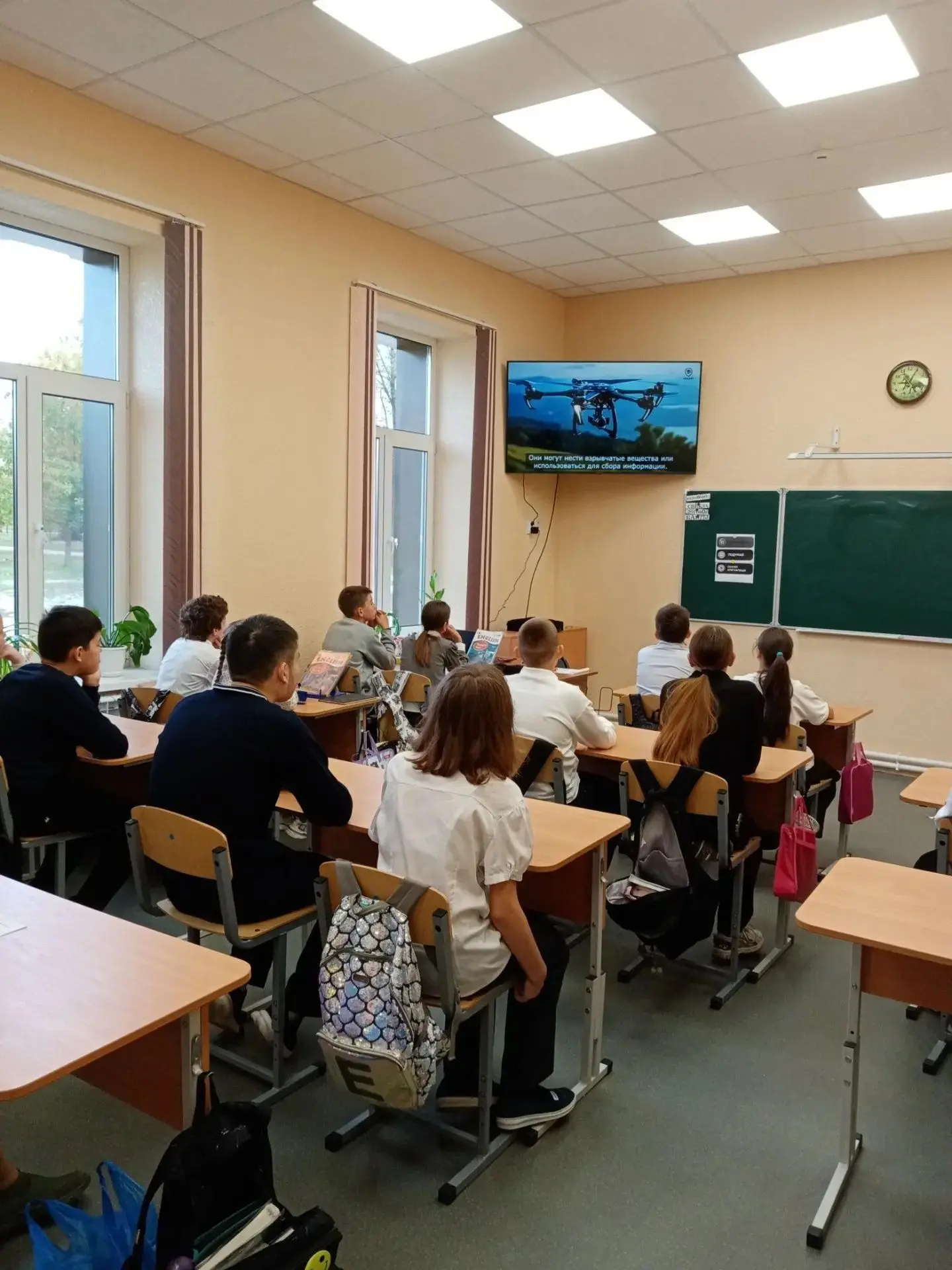 🚨 5 октября в Троснянской СОШ прошли беседы, посвящённые Дню гражданской обороны и чре...