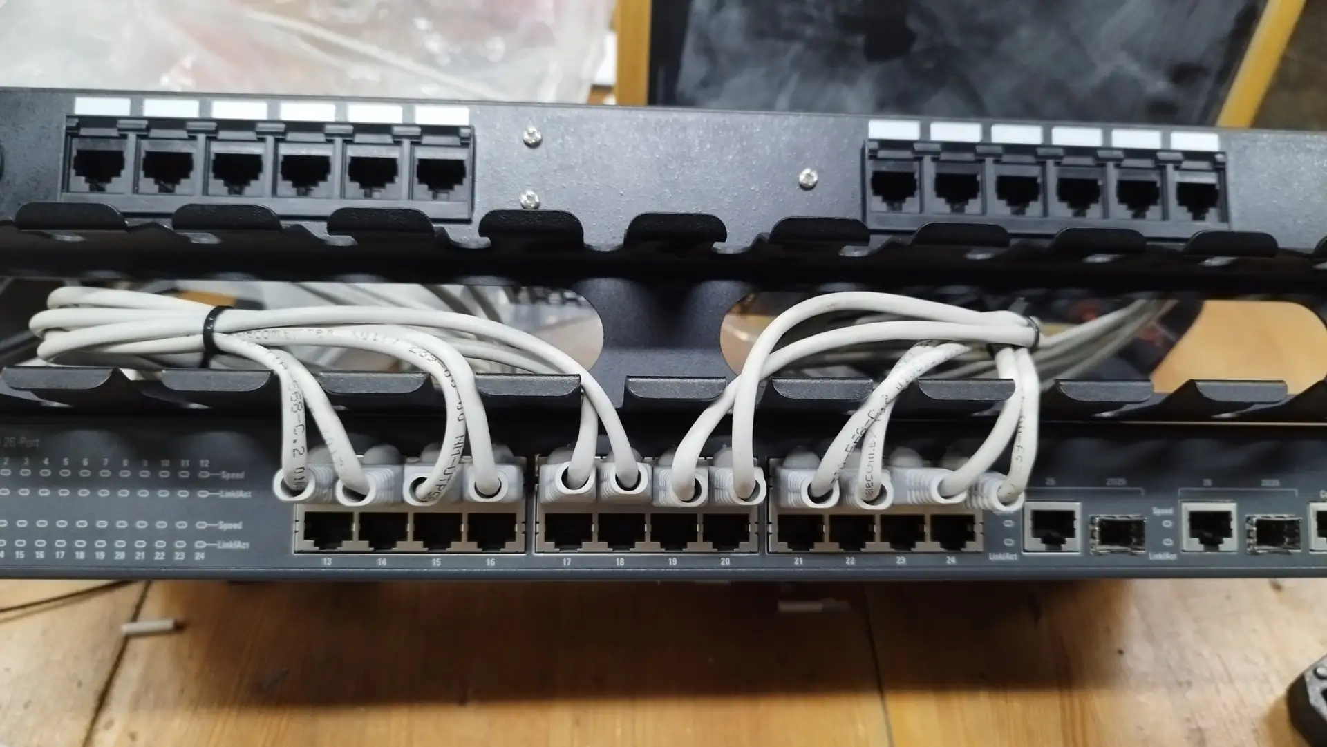 В дополнение к предыдущему. Passive poe 24v в соседнем помещении тоже сделан в лучших т...