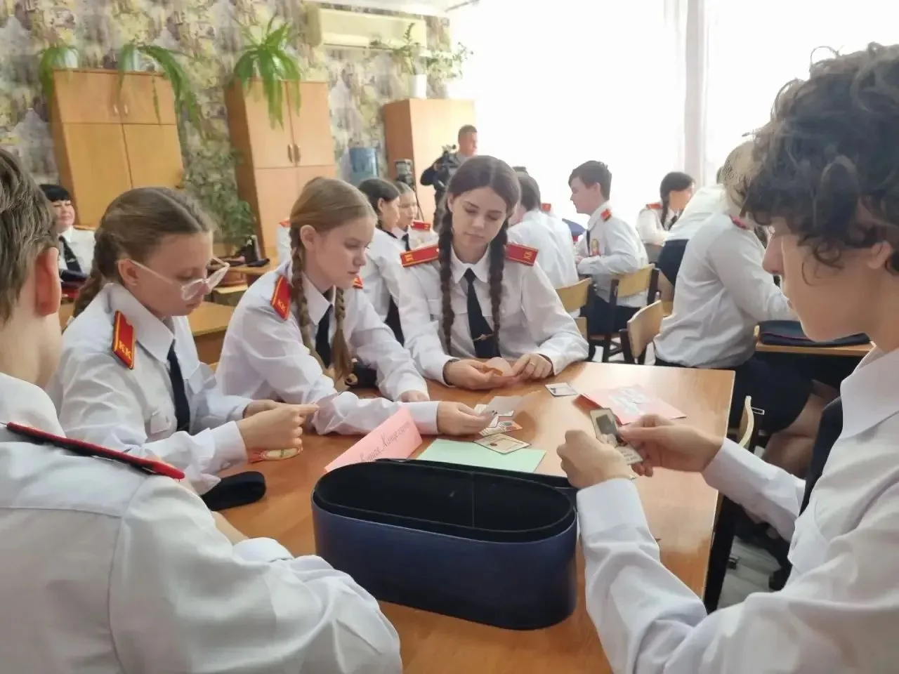 В шести школах Астрахани открылись кадетские классы Следственного комитета
