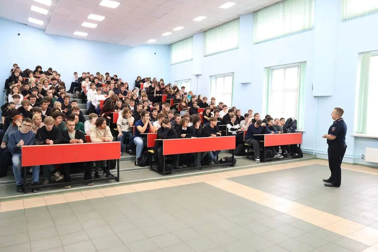Полицейские провели урок безопасности для студентов