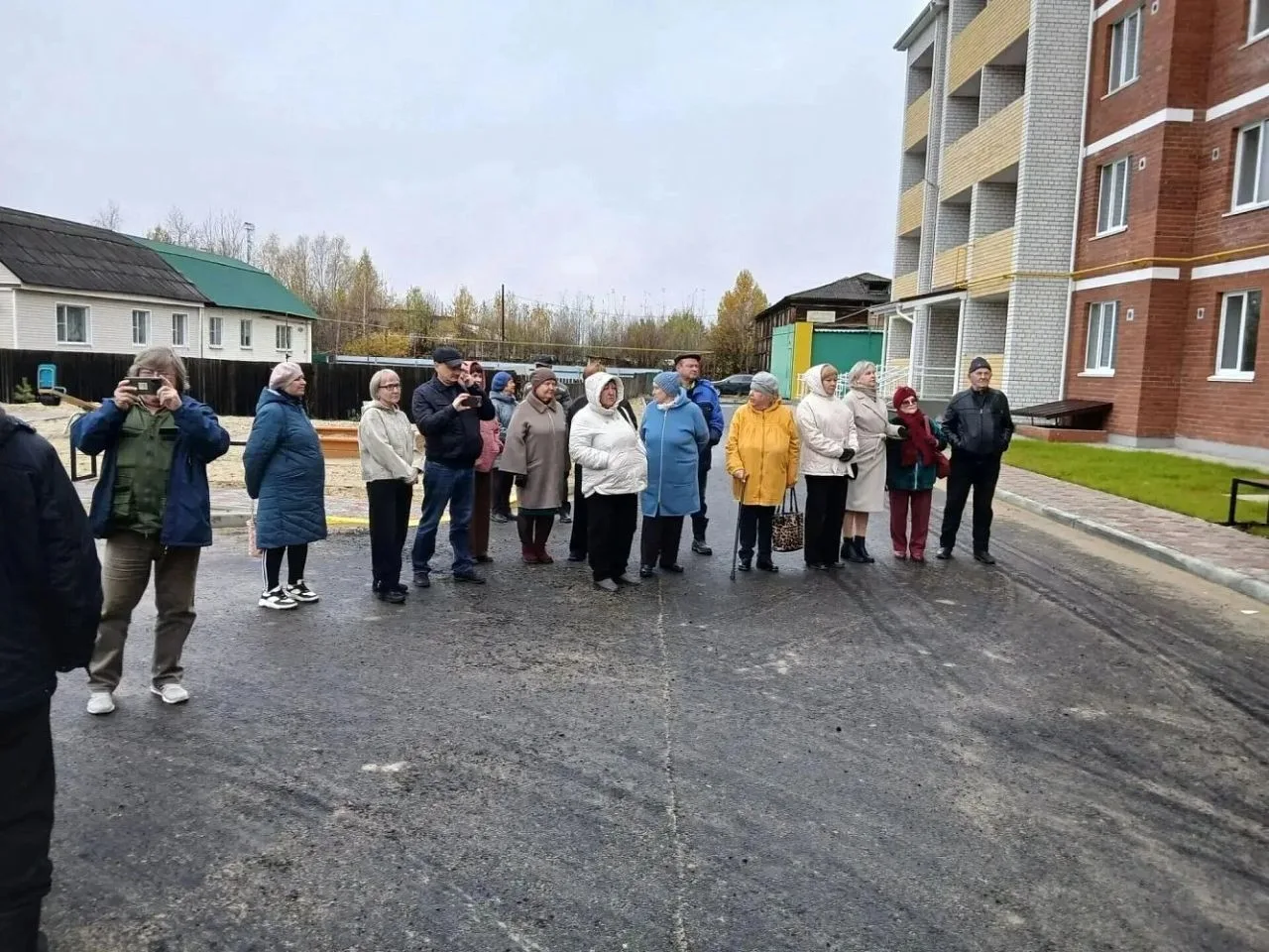 В посёлке Малиновский 42 семьи получили новые квартиры — они заселяются в новостройку п...