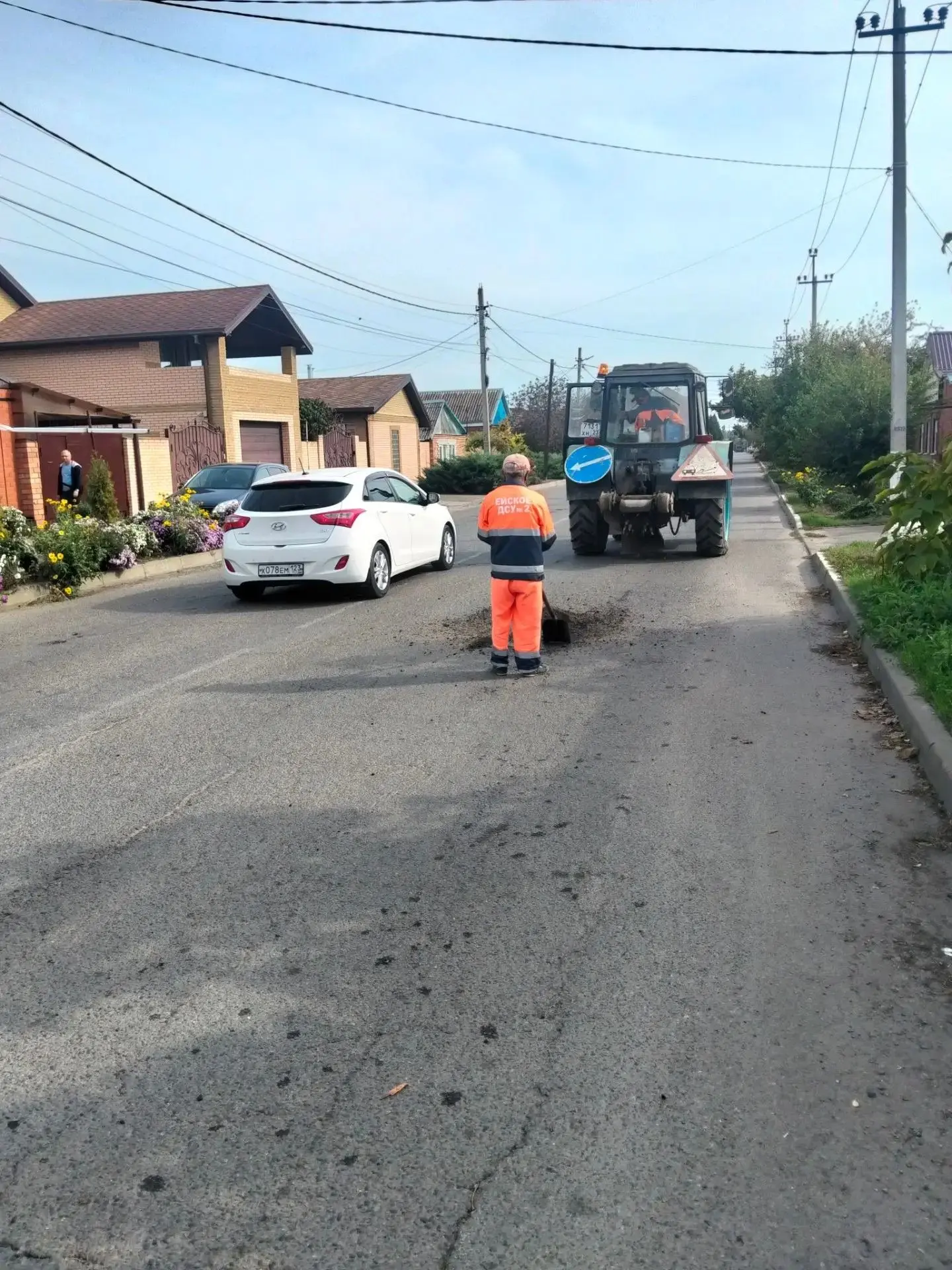 В Ейске приступили к ямочному ремонту дорожного покрытия