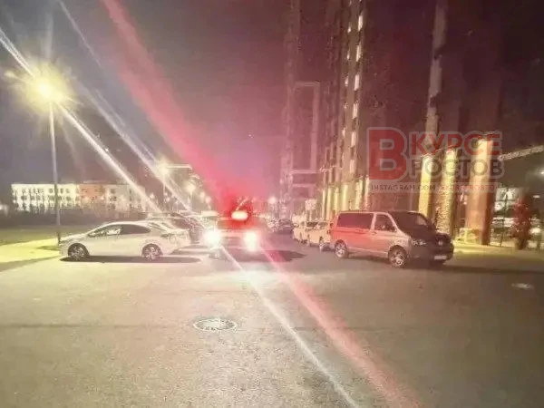 ❗️В Ростове 10-летний мальчик попал в больницу после столкновения самоката с легковым а...