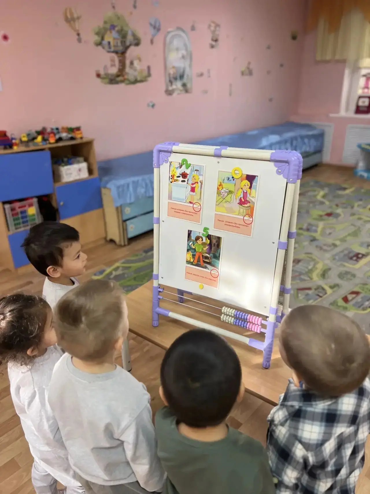 В разновозрастная группе 1 прошёл Единый день безопасности, в рамках которого была пров...