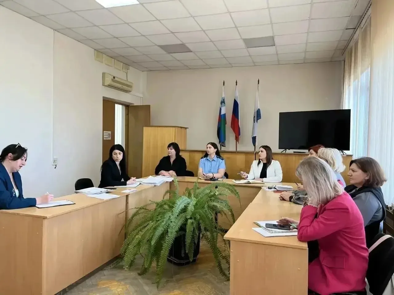 В Яковлевском округе прошло заседание комиссии по делам несовершеннолетних.