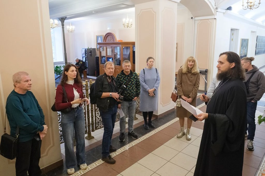 В преддверии празднования 80-летия возрождения СПбДА 12 октября прошел пресс-тур по дух...