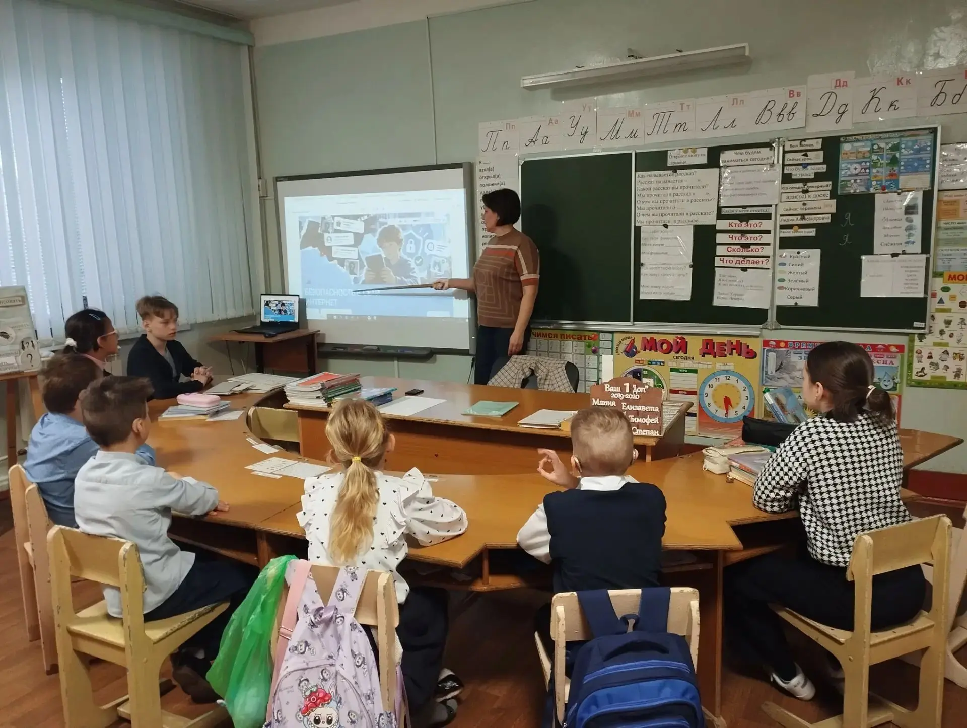 📚 Сегодня на внеурочном занятии "Разговоры о важном" обучающиеся вместе с классными ру...