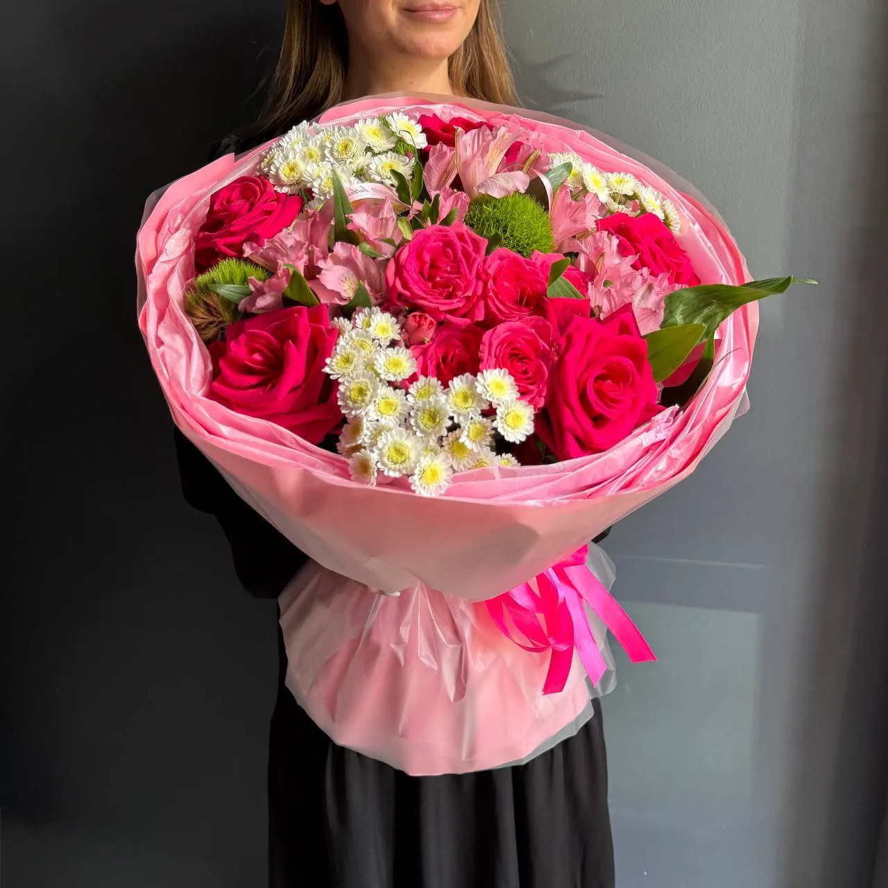 Яркий, эффектный букет в воздушной упаковке💕