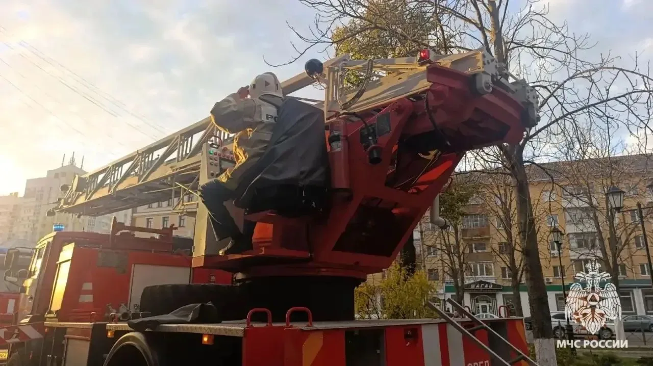 ❗В Орле из горящей квартиры спасли женщину, ещё 11 спасены из соседних квартир