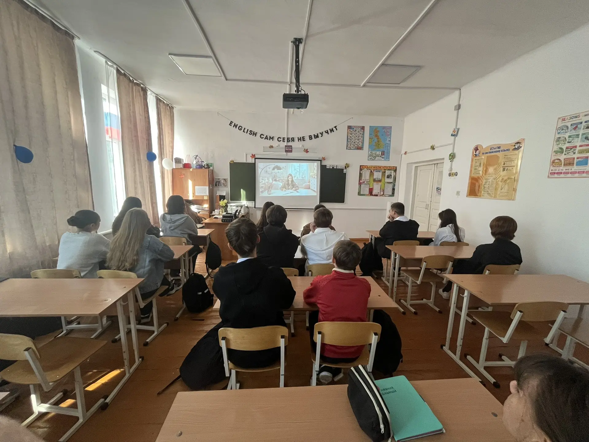 Разговоры о важном в 8 классе посвящены безопасности в сети Интернет.Важно помнить о эл...