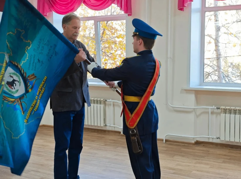 Знамя мотострелкового полка «Иркут» передали музею истории Иркутска