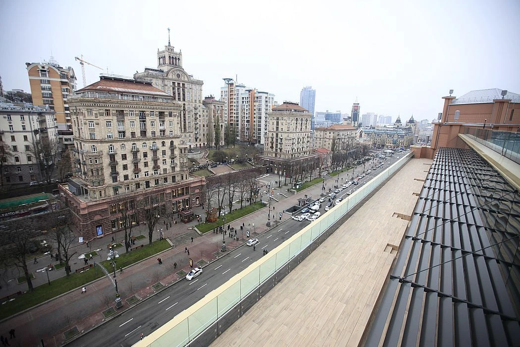 Кулеба призвал жителей Киева купить машину дров и уехать из города