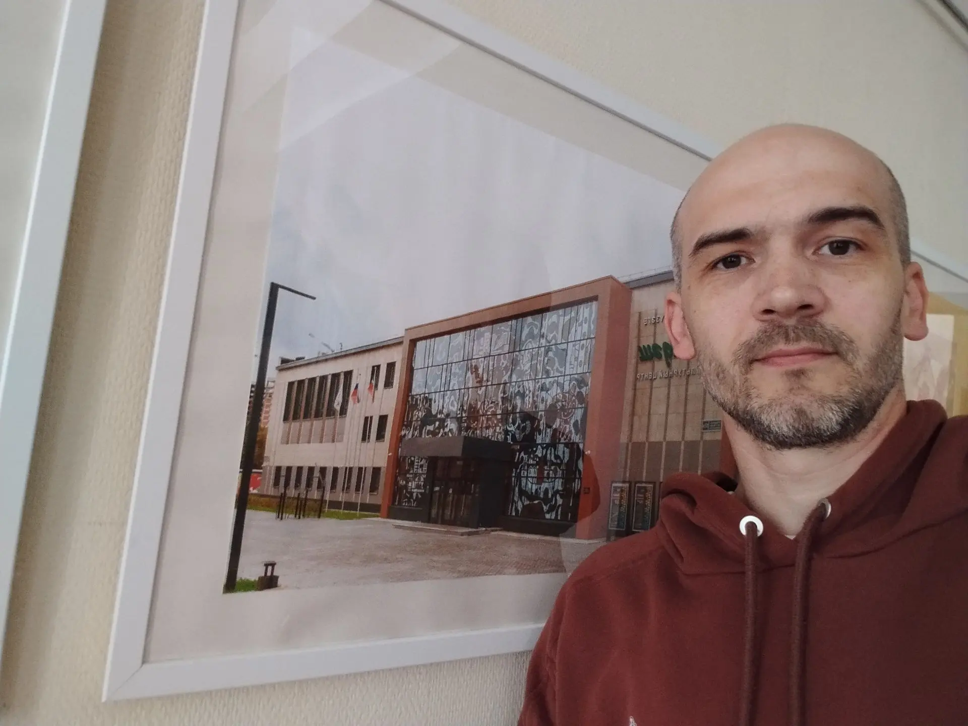 Зашёл с утра в Управление культуры, а на стене висит фото обновлённого КЦ Сайдаш. А зна...