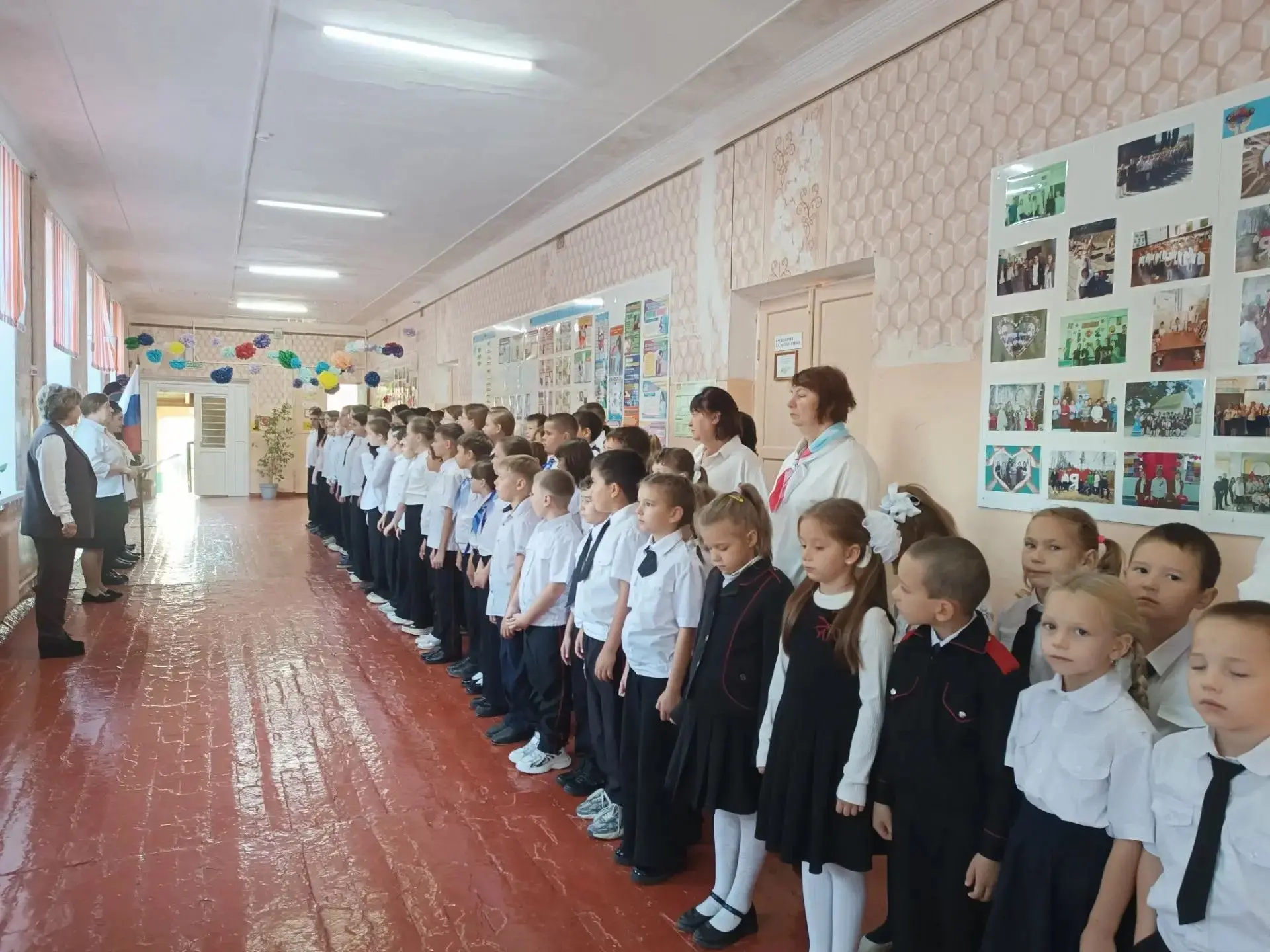 🇷🇺ТОРЖЕСТВЕННАЯ ЛИНЕЙКА🇷🇺✅12.10.2026 г. учебная неделя по традиции началась с торже...