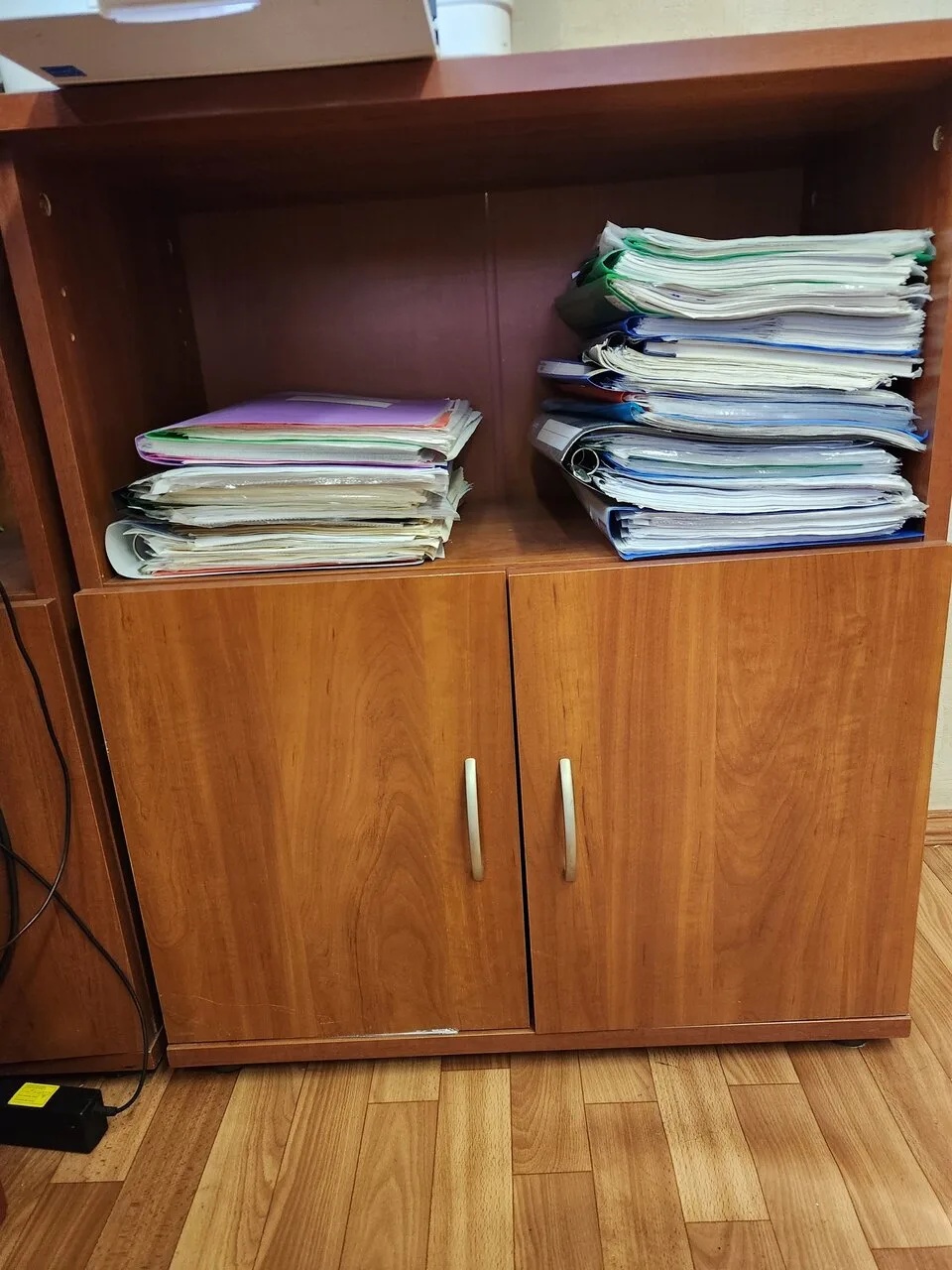 Организация распродаёт остатки мебели (шкаф, тумба, столы). По вопросам писать в личные...