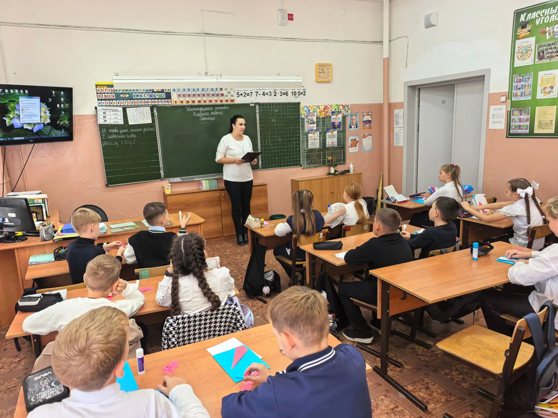В преддверии праздника День отца в МБОУ СОШ рп. Корфовский проходят мероприятия, посвящ...